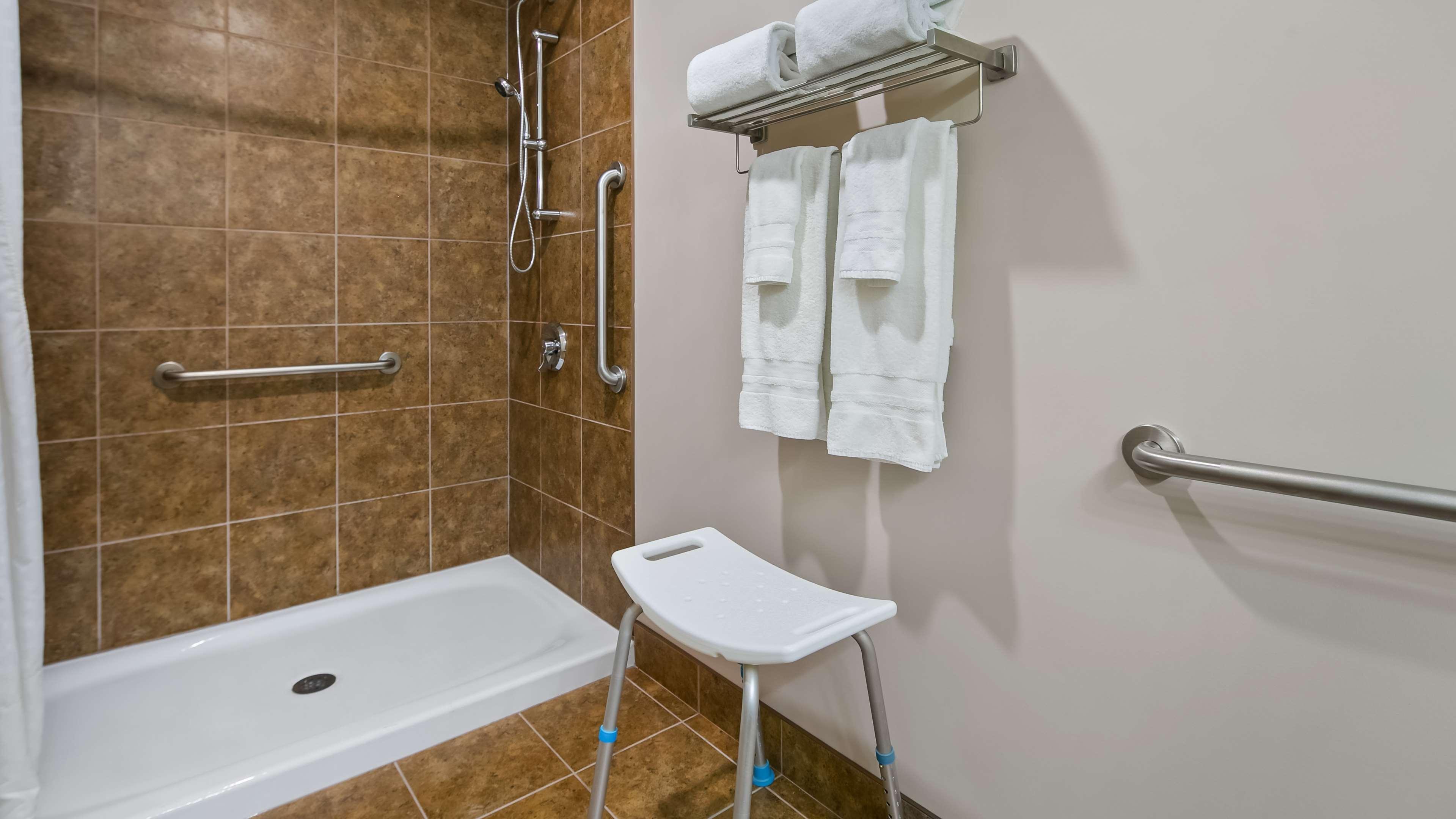 Best Western Plus Chateau Inn Сильван-Лейк Экстерьер фото
